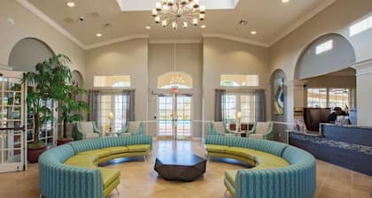 Beautiful 3 bedrooms Condo at Vista Cay with lake view.
Refurbished July 2024