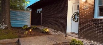 HOT TUB & New Stylish Saratoga County Efficiency