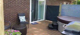 HOT TUB & New Stylish Saratoga County Efficiency