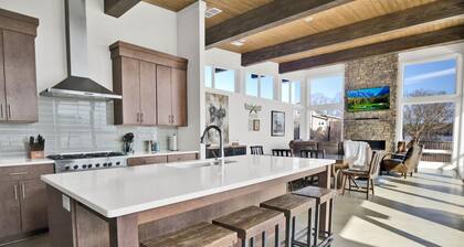 Lake Oconee 3BR • Pool, Dock, Kayaks, Game Room