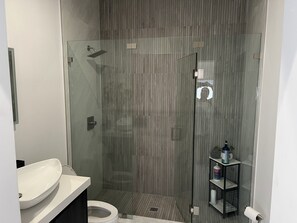 Dusche, Seife, Toilettenpapier