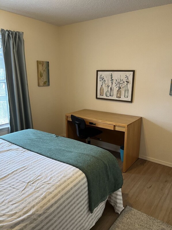 4 Schlafzimmer, Schreibtisch, Bügeleisen/Bügelbrett, kostenloses WLAN