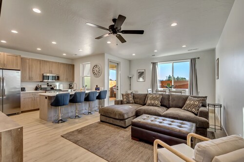 New 3 BR Townhome w/Private Patio/Views/Heated Pool/EV Friendly