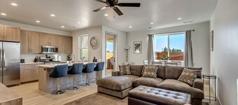 New 3 BR Townhome w/Private Patio/Views/Heated Pool/EV Friendly