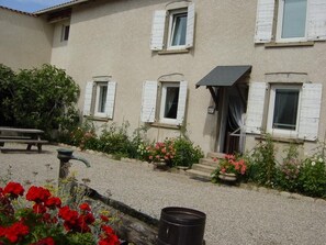 Exterior - Group gite on the outskirts of Lyon Sleeps 39 (Brignais)