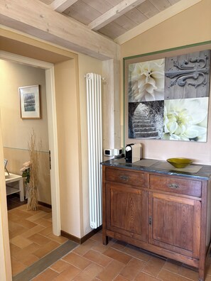 Interior - NATURE - cottage with garden, shared pool, private veranda (Gallicano)