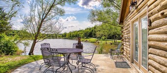 Cozy Lakeside Log Cabin. Private Lake, Peaceful & Secluded. Pet-friendly!