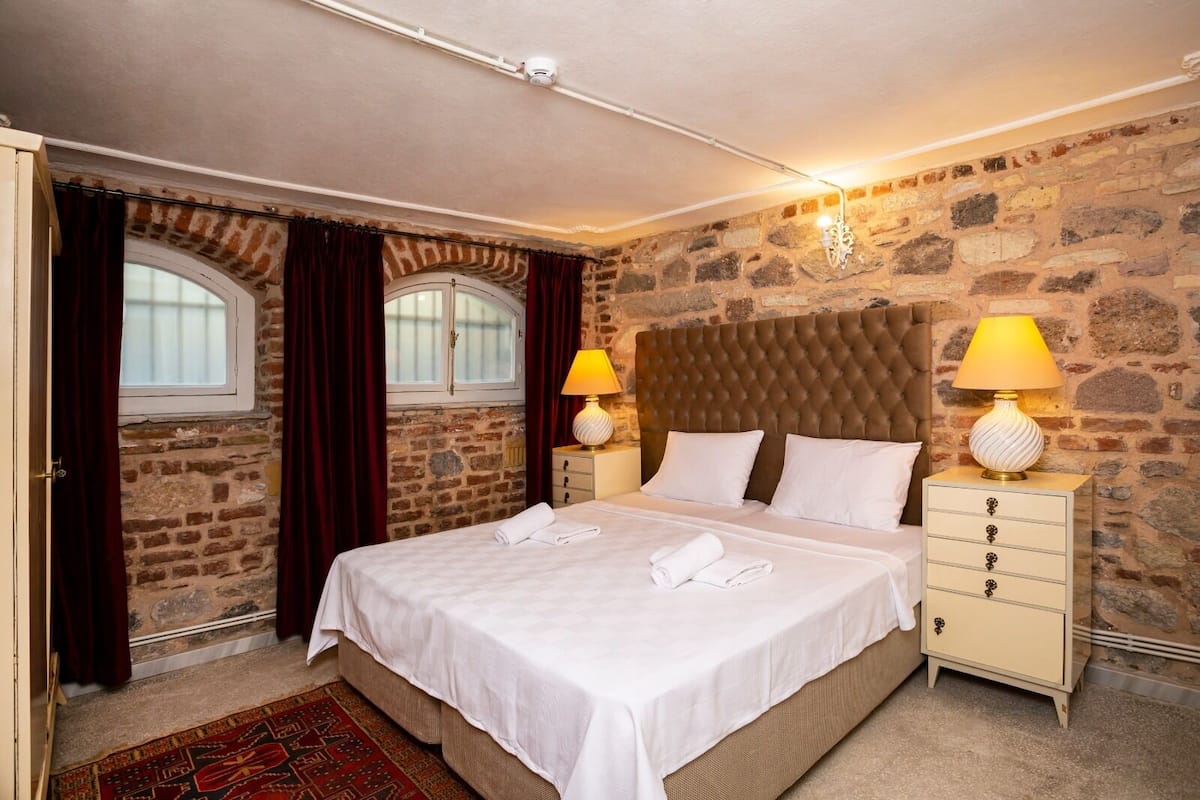 Lemon Tree Mansion 1 | 1 bedroom, Egyptian cotton sheets, premium bedding, desk