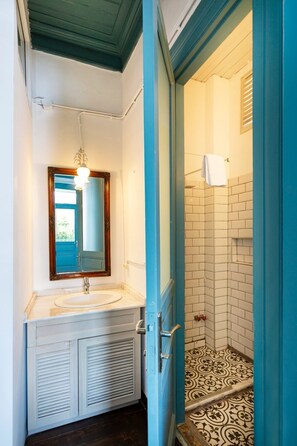 Lemon Tree Mansion 3 | 浴室 | 吹风机、洗发水、卫生纸