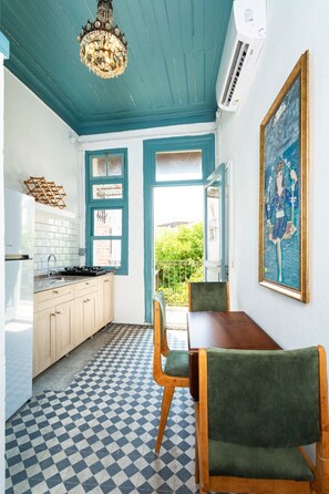 Lemon Tree Mansion 3 | Private kitchen | Electric kettle, highchair - Limonlu Konak (Izmir)