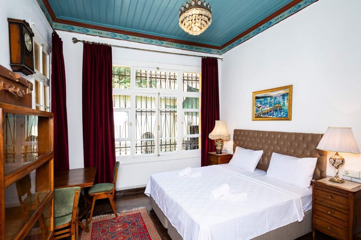 Lemon Tree Mansion 2 | 1 bedroom, Egyptian cotton sheets, premium bedding, desk