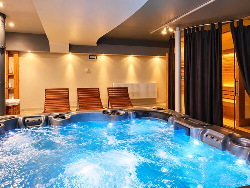 Villa Vedorna, pool, whrilpool, sauna, t. tennis, poker tables, playground,..