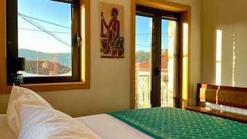 3 chambres, fer et planche à repasser, accès Internet, draps fournis