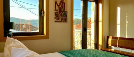 3 chambres, fer et planche Ă repasser, accĂšs Internet, draps fournis