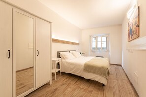 2 chambres, fer et planche à repasser, Wi-Fi gratuit, draps fournis