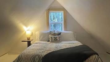 1 bedroom, bed sheets