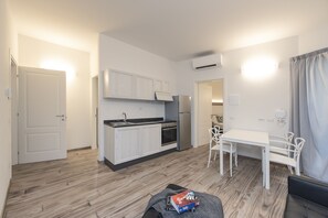 Interior - Zannetti 302 White - One Bedroom Apartment, Sleeps 2 (Firenze)