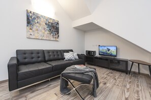 TV - Zannetti 302 White - One Bedroom Apartment, Sleeps 2 (Firenze)