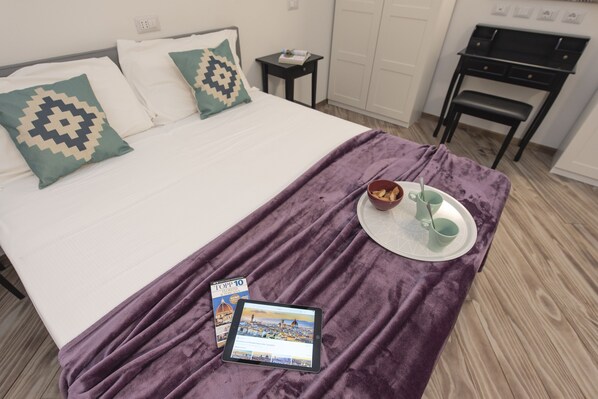 1 bedroom, iron/ironing board, free WiFi, bed sheets - Zannetti 302 White - One Bedroom Apartment, Sleeps 2 (Firenze)