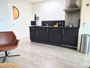 Fridge, microwave, dishwasher, coffee/tea maker - Seapoint 2, apartment with sea view (Zandvoort)