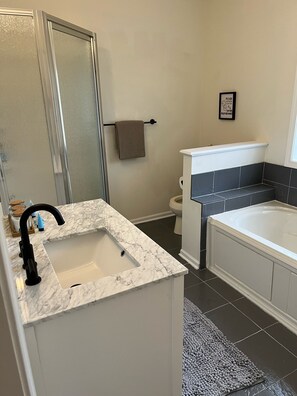 Shower, jetted tub, hair dryer, towels