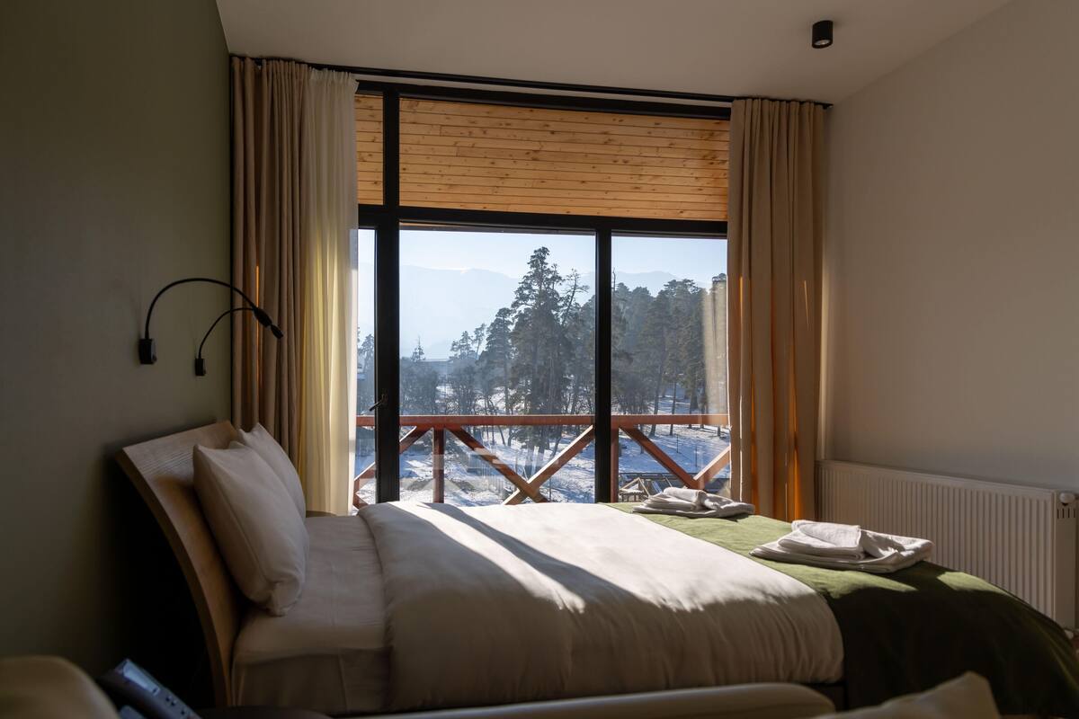 Standard Studio | In-room safe, desk, soundproofing, iron/ironing board