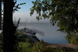 Marina - 1 room apartment with Schlei view directly on the water (Ulsnis)