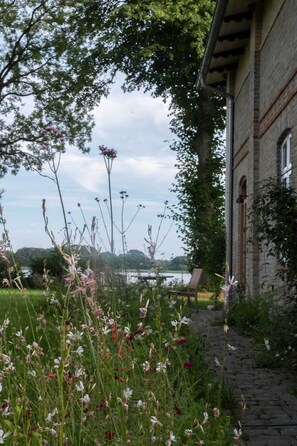 Property grounds - 1 room apartment with Schlei view directly on the water (Ulsnis)