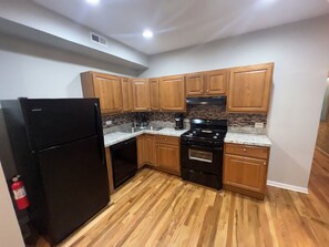 Private kitchen - Spacious two bedroom condo with a cozy feel! (Chicago)