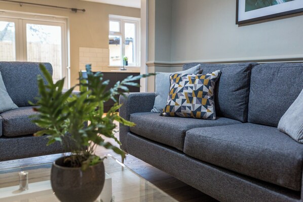 Exterior - Cirencester Road (Cheltenham)