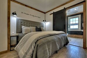 Bureau, fer et planche à repasser, lit parapluie, Wi-Fi gratuit