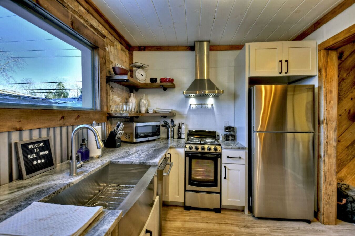 ثلاجة، ميكروويف، فرن، موقد طهي مسطح