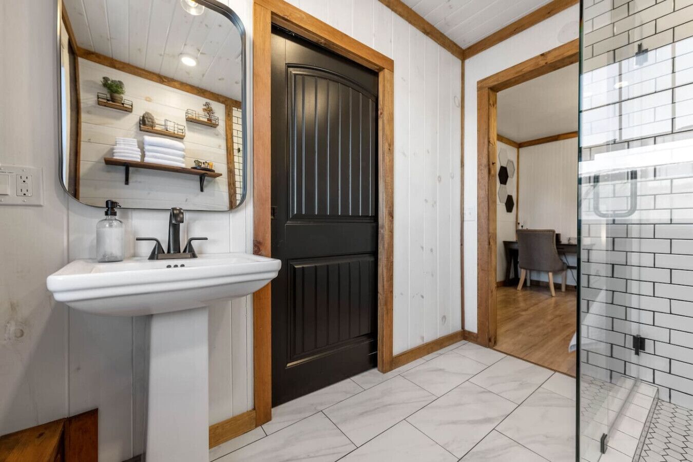 المنشأة من الداخل