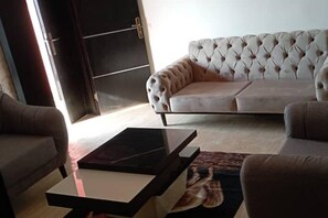 Unclassified image, 2 of 10, button