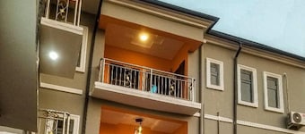 Apartment Sleeps 4 With Balcony and Parking