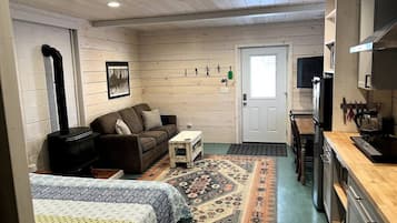 Desk, iron/ironing board, free WiFi, bed sheets