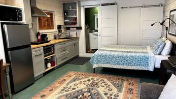 Desk, iron/ironing board, free WiFi, bed sheets