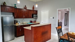 Full-size fridge, microwave, oven, stovetop