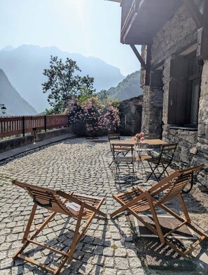 Outdoor dining - Village house 8 mn des 2 alpes (Vénosc)
