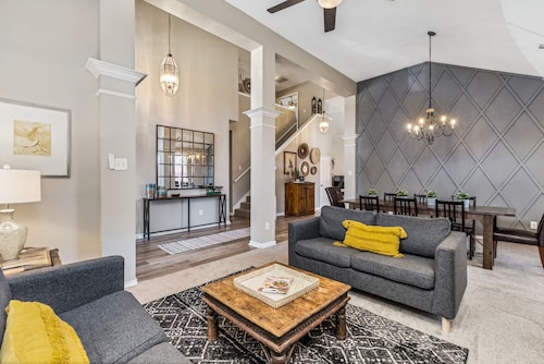 Relax in this 4-bedroom vacation home! Pool. Hot tub. Game Room!!