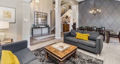 Relax in this 4-bedroom vacation home! Pool. Hot tub. Game Room!!