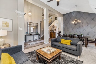 Relax in this 4-bedroom vacation home! Pool. Hot tub. Game Room!!