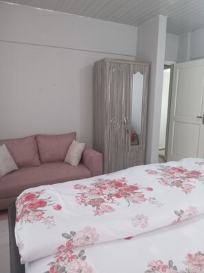 1 室のベッドルーム、デスク、アイロン / アイロン台、インターネット