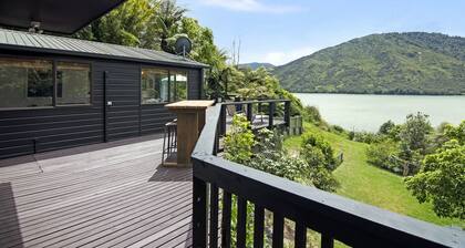 Thirsty Weta Belvue - Havelock Holiday Home