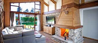 Pirin Golf Superior Villa by SSVR