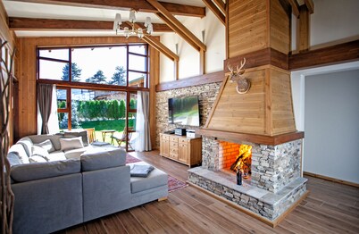 Pirin Golf Superior Villa by SSVR