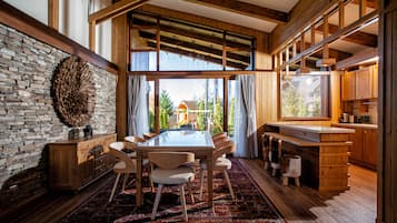 Superior Villa | Egyptian cotton sheets, premium bedding, down duvets, pillow-top beds