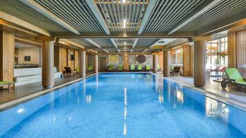 Indoor pool, 3 outdoor pools