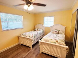 2 bedrooms, iron/ironing board, travel cot, free WiFi