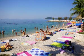 Beach - Apartment in Split with Balcony, Air condition, WIFI, Washing machine (4656-1) (Split)